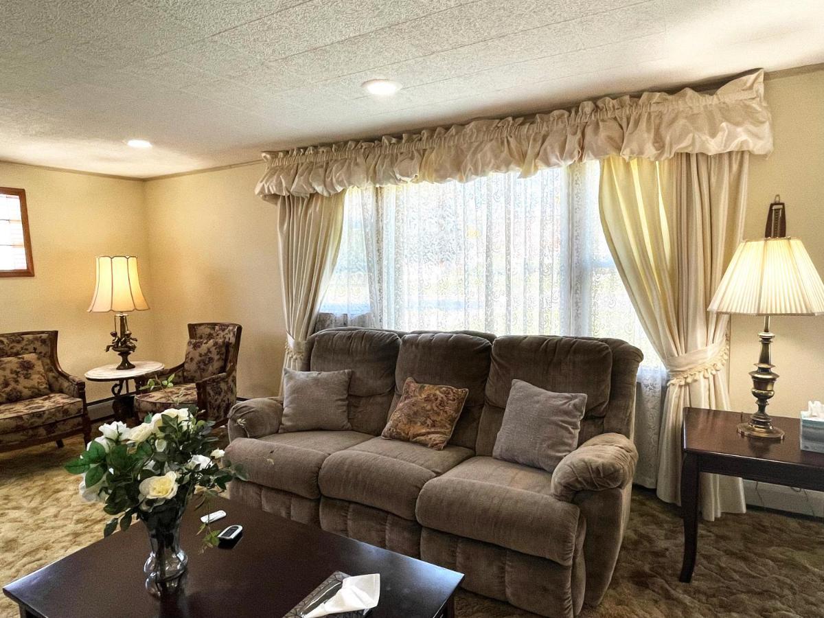 Entire Home In Buffalo - 6 Guests 3 Bedroom 1 Bath - Convenient Location - 25Min To Niagara Falls Eksteriør bilde
