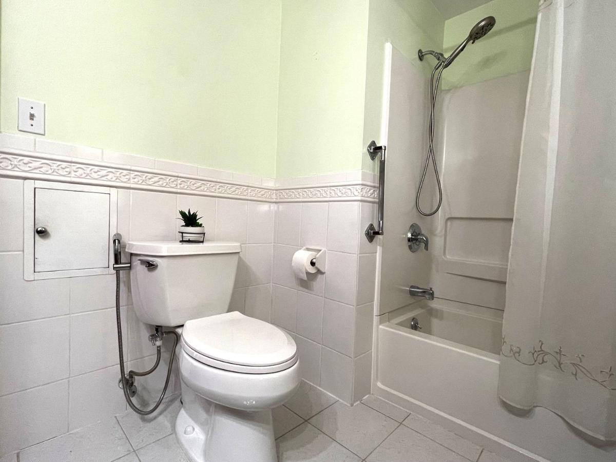 Entire Home In Buffalo - 6 Guests 3 Bedroom 1 Bath - Convenient Location - 25Min To Niagara Falls Eksteriør bilde