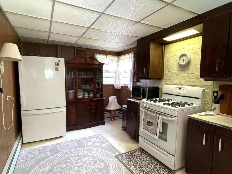 Entire Home In Buffalo - 6 Guests 3 Bedroom 1 Bath - Convenient Location - 25Min To Niagara Falls Eksteriør bilde